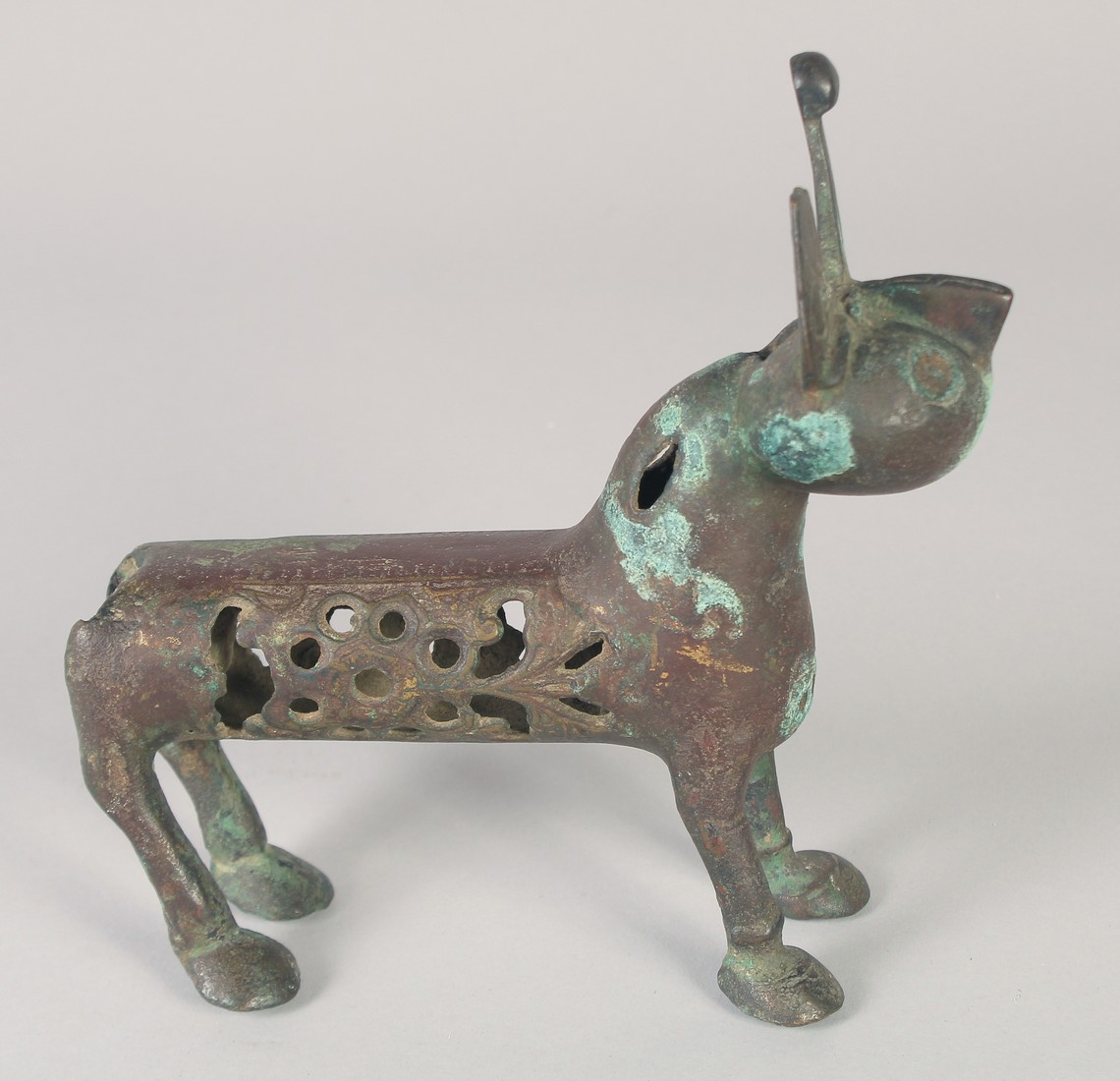 A 12TH-13TH CENTURY PERSIAN SELJUK KHURASAN BRONZE FELINE INCENSE BURNER, 17cm long. - Image 5 of 5