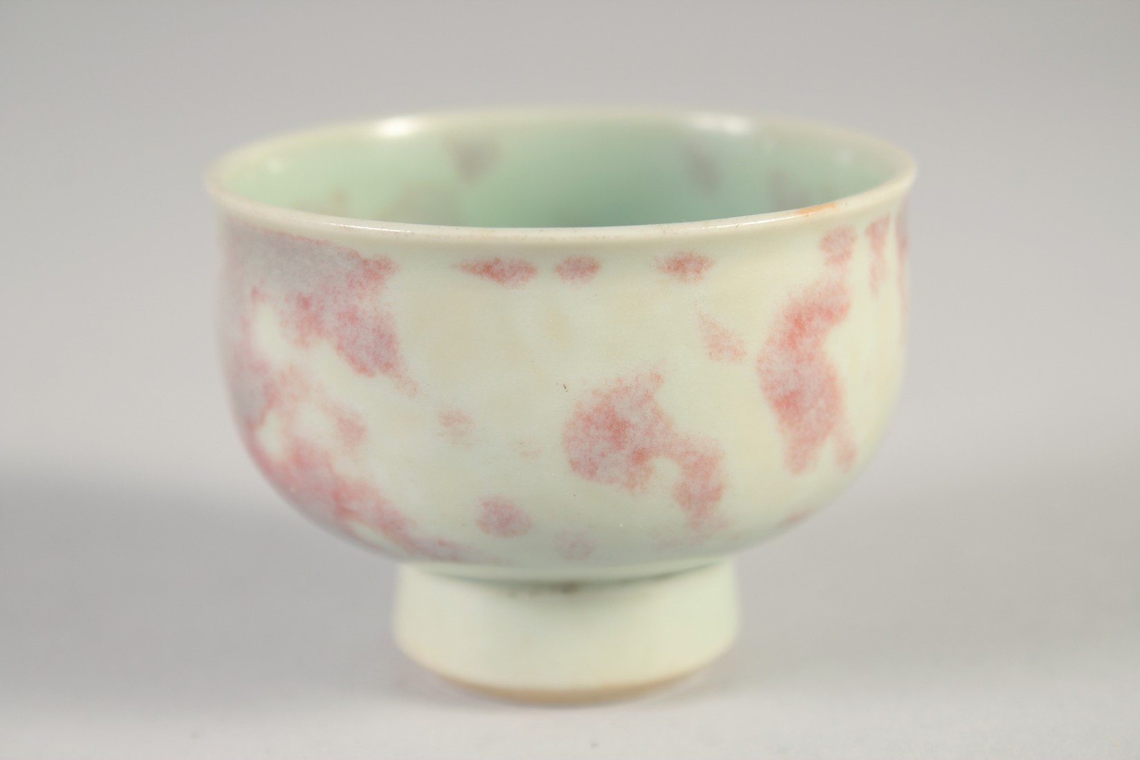 A CHINESE YUAN STYLE WINE CUP, 6cm diameter. - Image 3 of 5