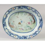 AN 18TH CENTURY QIANLONG PERIOD FAMILLE ROSE / BLUE AND WHITE OVAL DISH, painted with fishermen