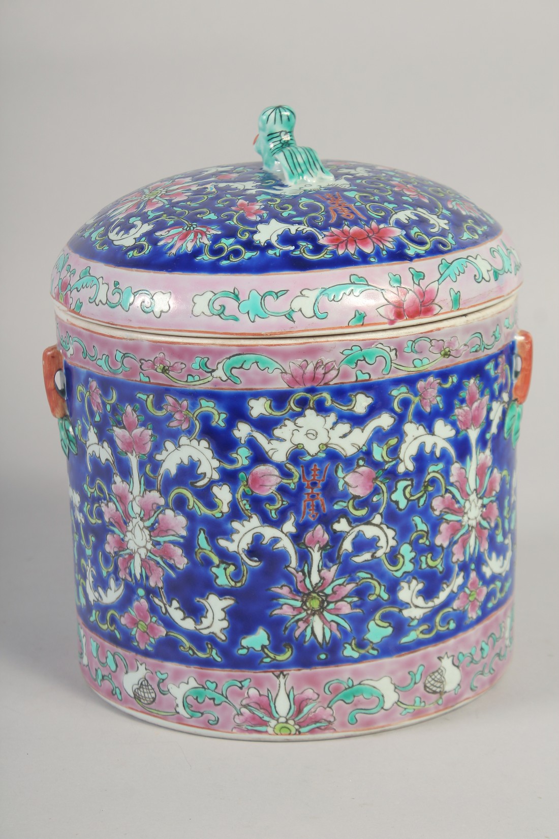 A CHINESE FAMILLE ROSE PORCELAIN JAR AND COVER, painted with bats and floral motifs, 23cm high. - Image 3 of 6