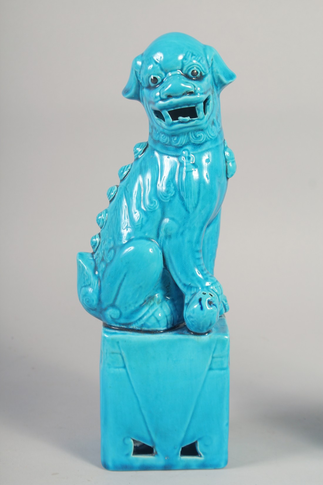 A PAIR OF TURQUOISE GLAZE PORCELAIN LION DOGS, 31.5cm high. - Image 5 of 6