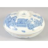 A CHINESE BLUE AND WHITE BOWL AND COVER, 18.5cm diameter.