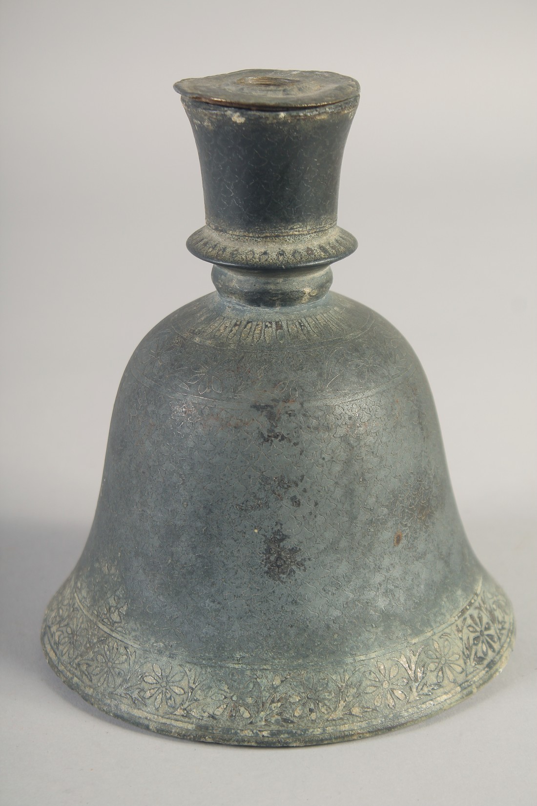 AN INDIAN METAL HUQQA BASE, 16.5cm high. - Image 2 of 5