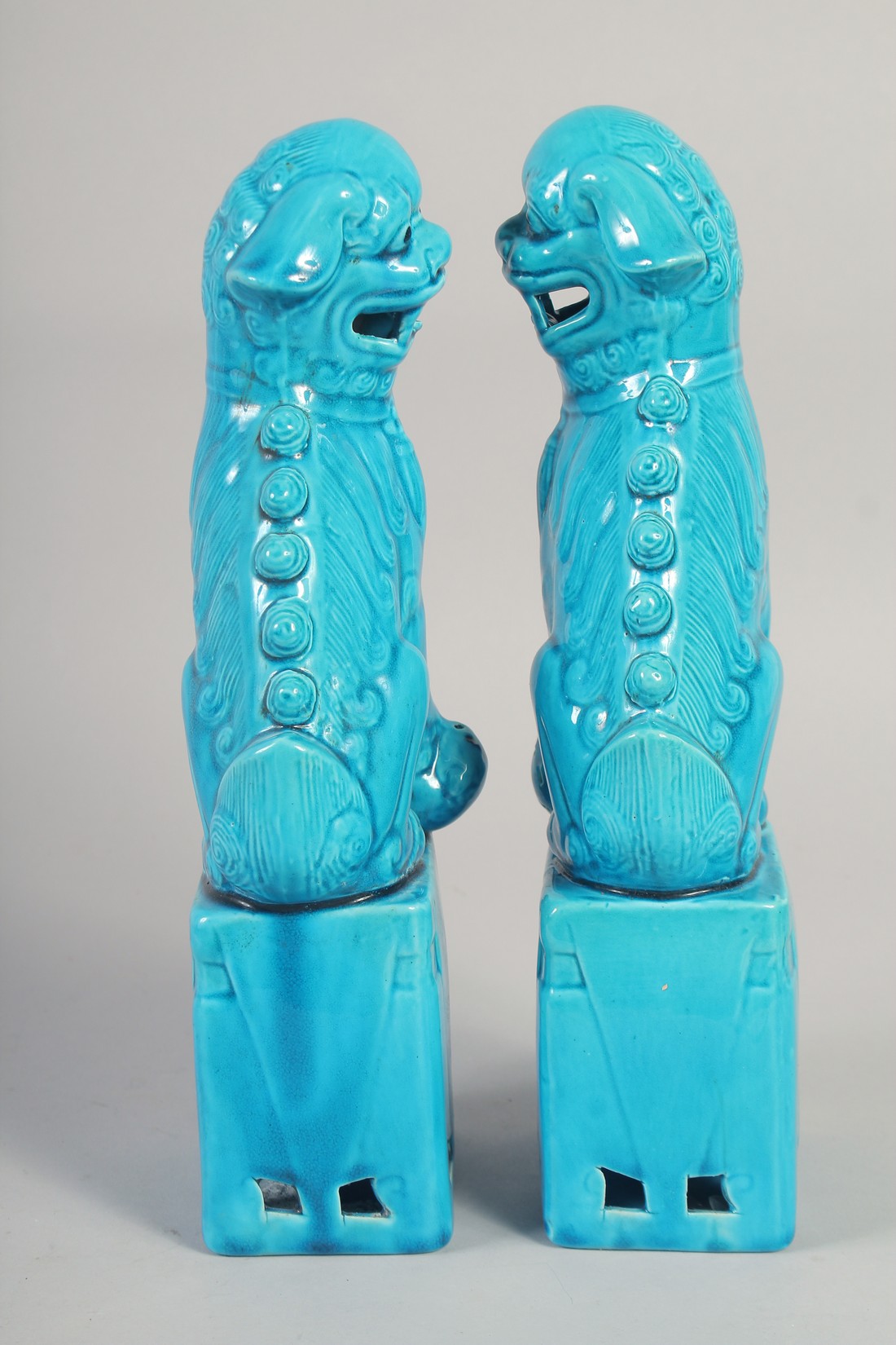 A PAIR OF TURQUOISE GLAZE PORCELAIN LION DOGS, 31.5cm high. - Image 4 of 6