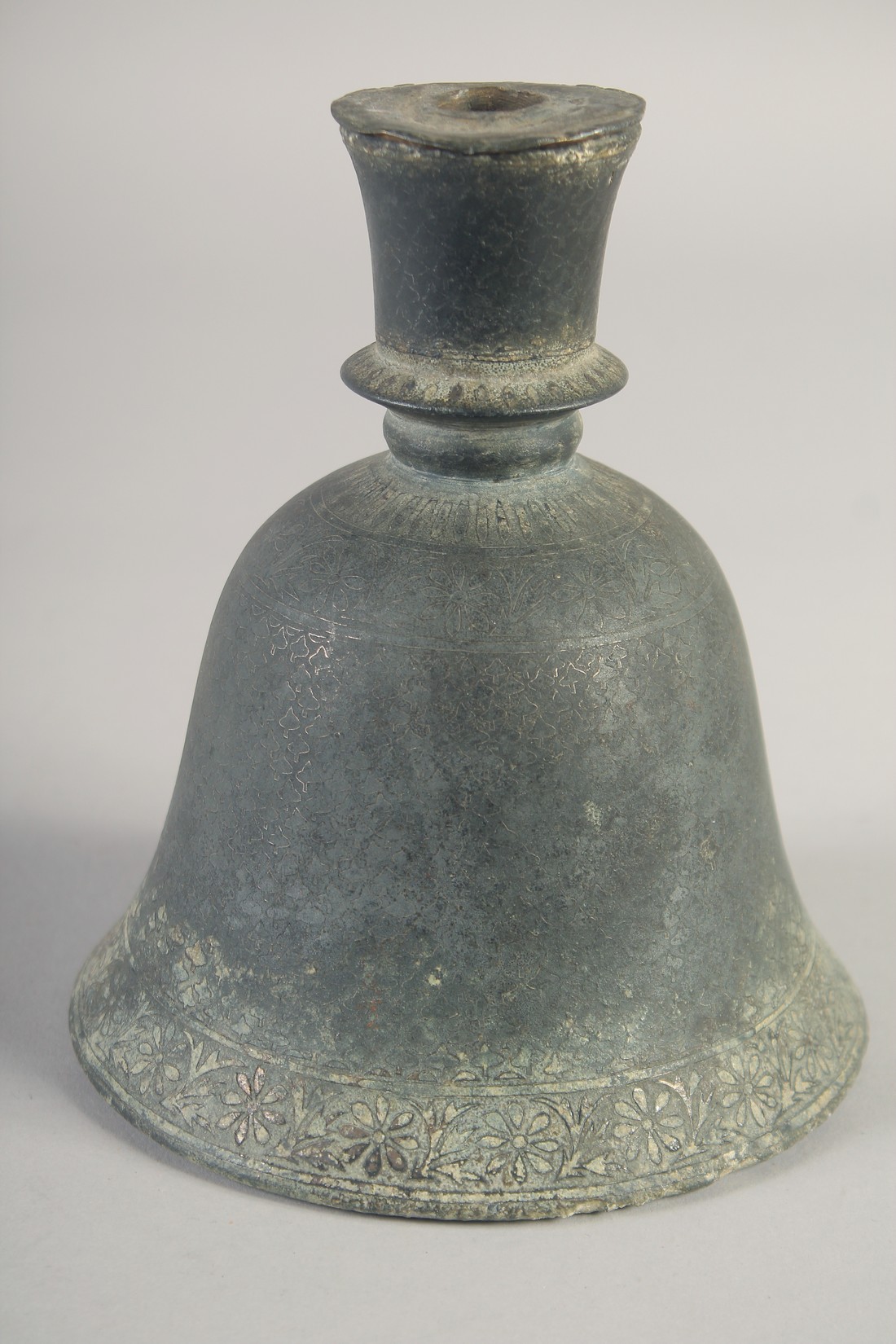 AN INDIAN METAL HUQQA BASE, 16.5cm high. - Image 3 of 5