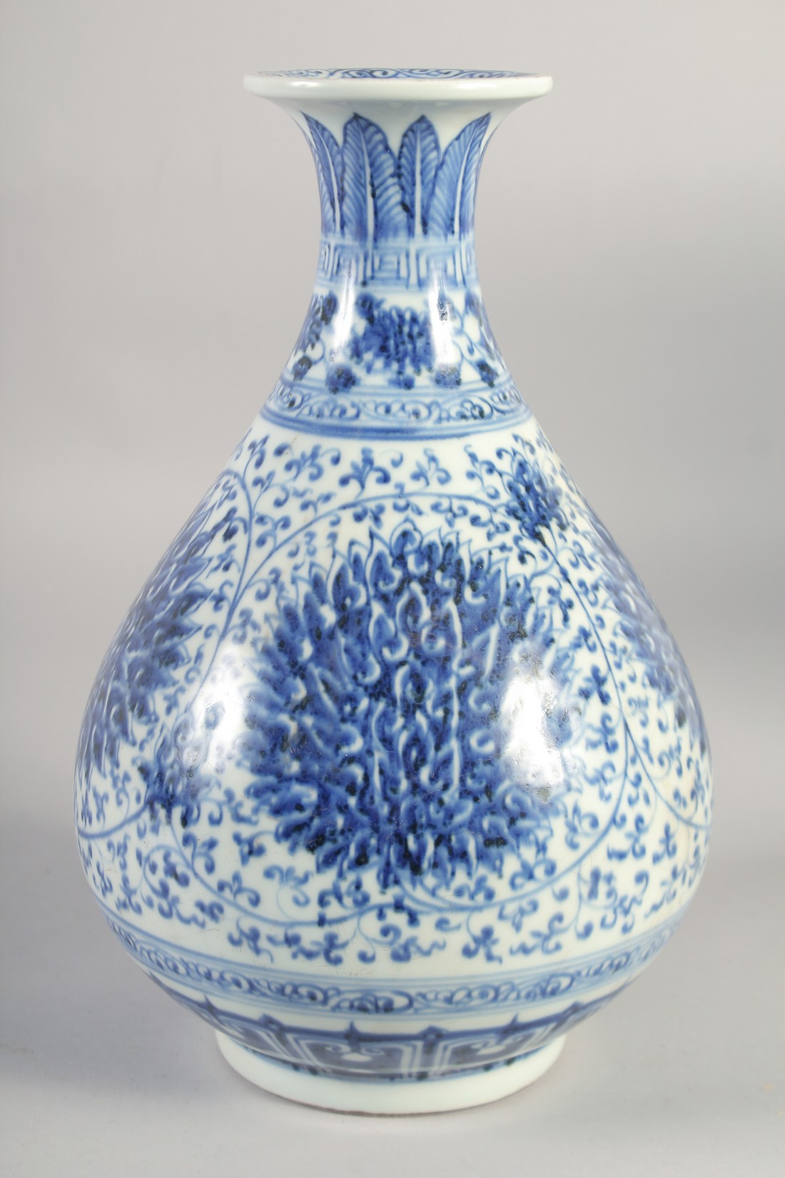A CHINESE BLUE AND WHITE PORCELAIN YUHUCHUNPING VASE, decorated with large floral motifs, 30.5cm - Image 3 of 5