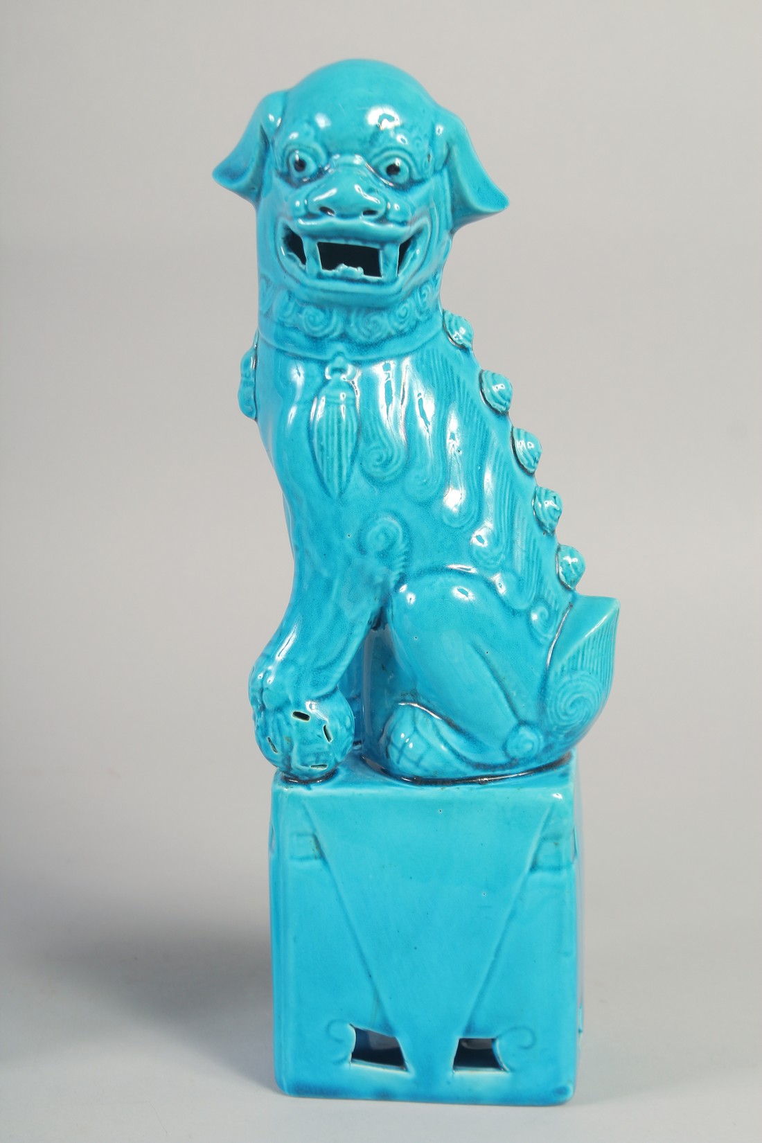 A PAIR OF TURQUOISE GLAZE PORCELAIN LION DOGS, 31.5cm high. - Image 6 of 6