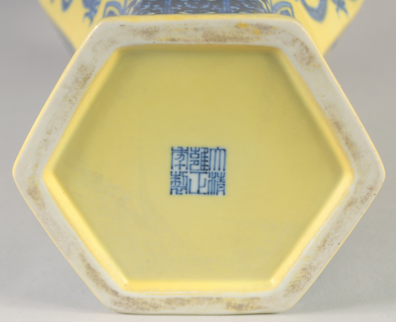 A LARGE CHINESE YELLOW GROUND BLUE AND WHITE HEXAGONAL VASE, with molded twin handles, 58cm high. - Image 6 of 6