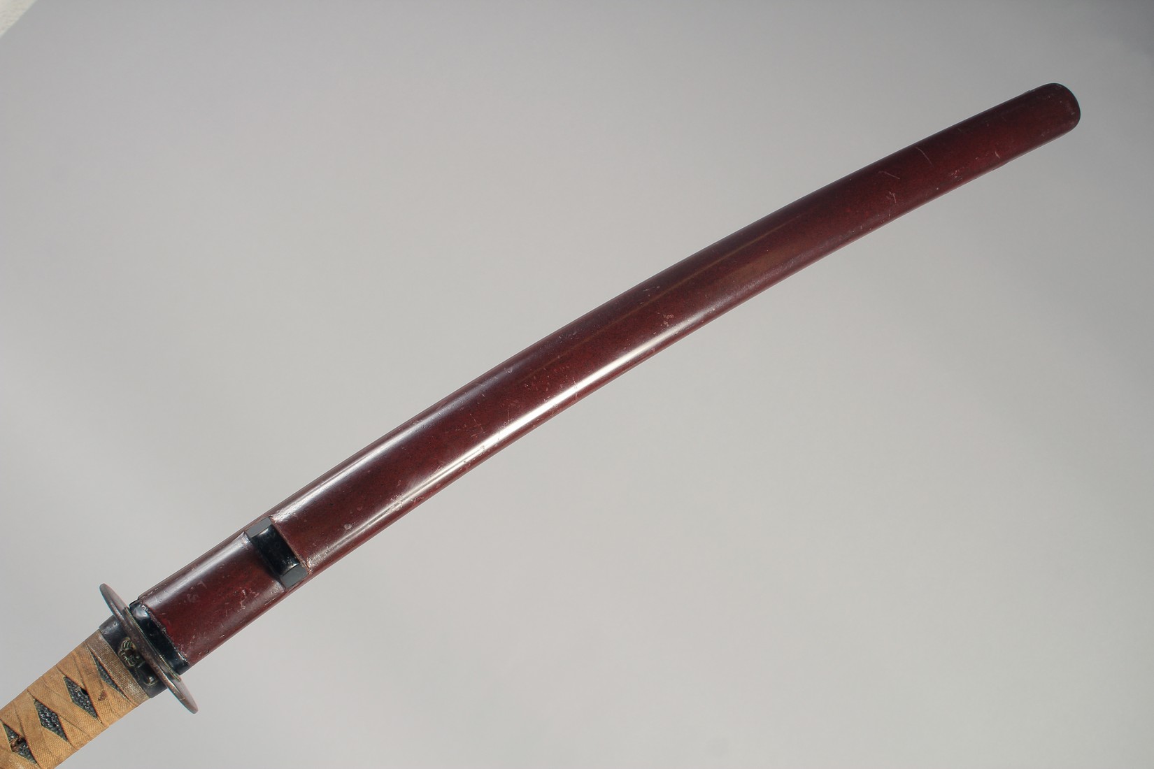 A LATE 19TH - EARLY 20TH CENTURY APANESE WAKIZASHI, with cord bound grip, gold inlaid steel tsuba in - Image 5 of 5