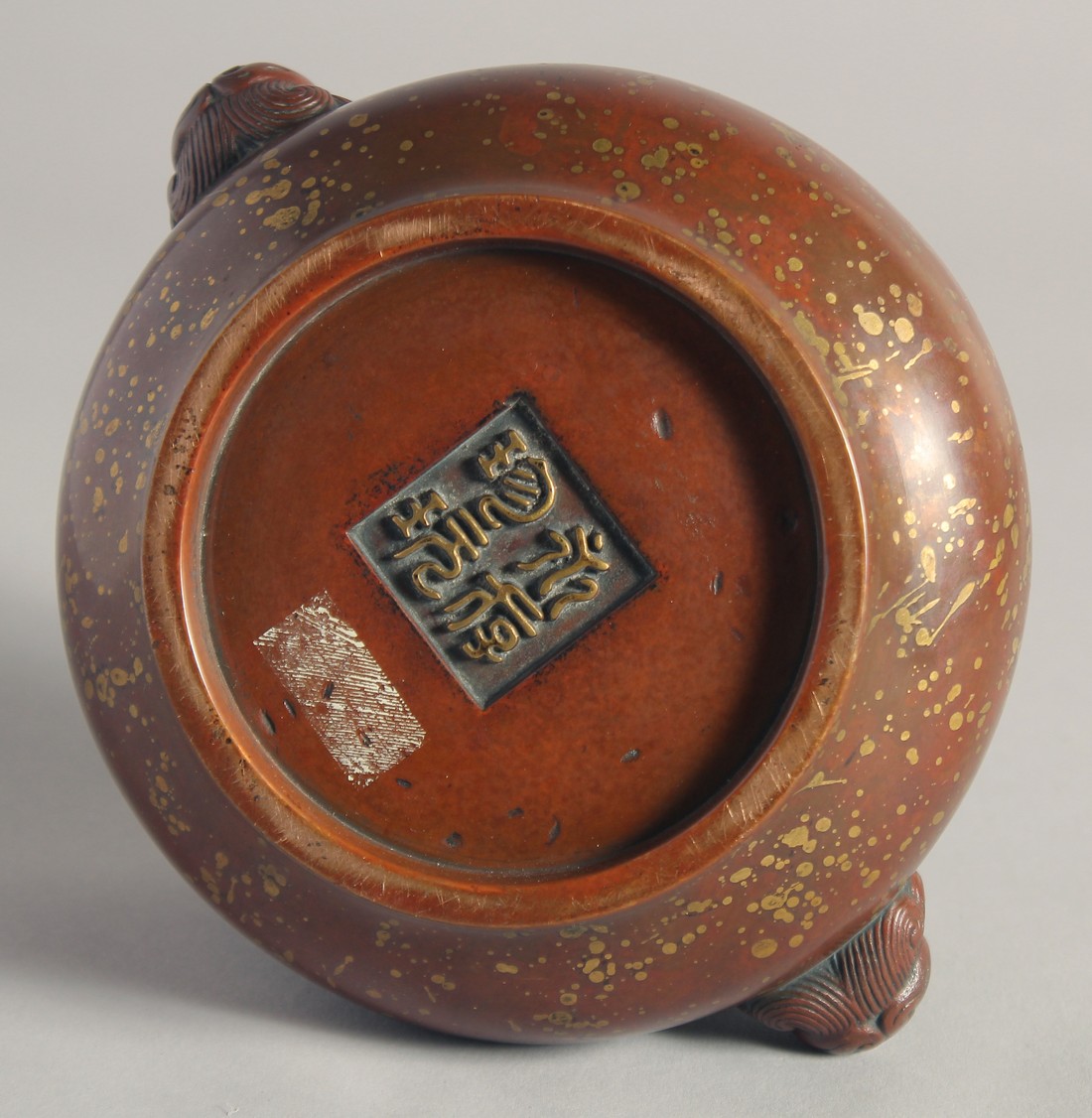 A CHINESE GOLD SPLASH BRONZE BOMBE CENSER, weighing 1.62Kg, the sides cast with double lion-head - Image 6 of 6