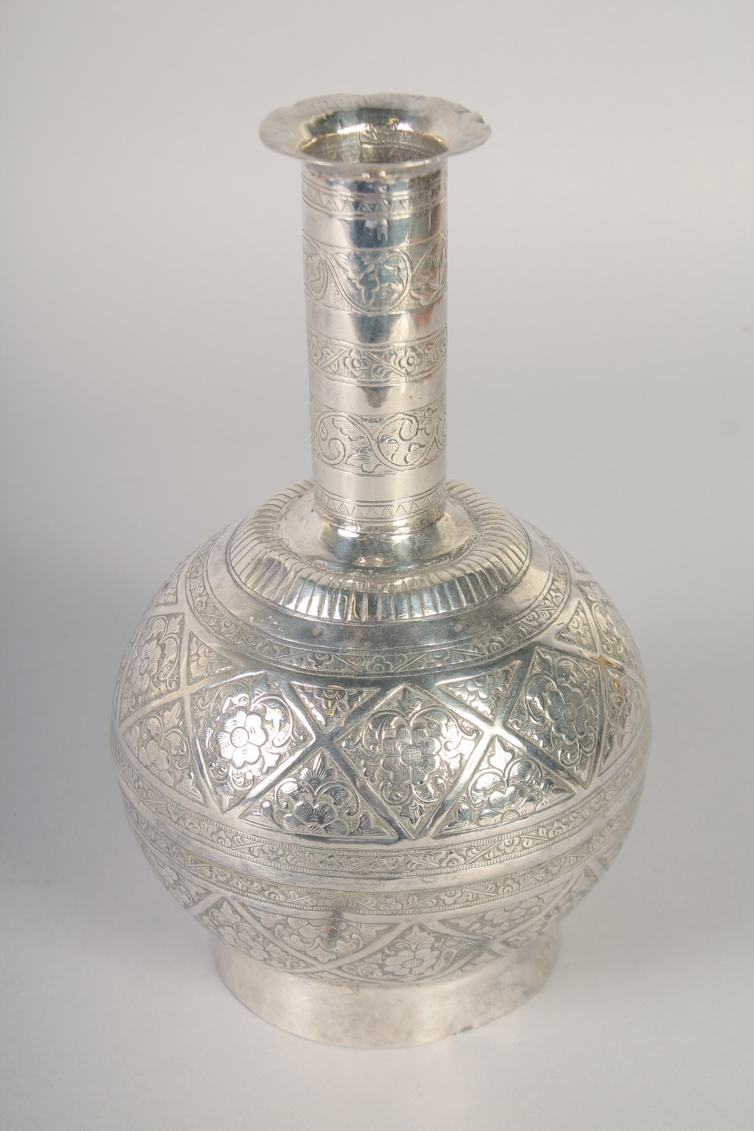 A FINELY ENGRAVED INDIAN OR SOUTH EAST ASIAN WHITE METAL SURAHI BOTTLE, 23cm high. - Image 3 of 5