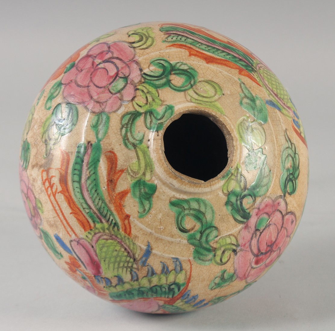 A 19TH CENTURY CHINESE FAMILLE ROSE JAR, possibly a vase lacking neck, (af), 16cm diameter. - Image 4 of 5