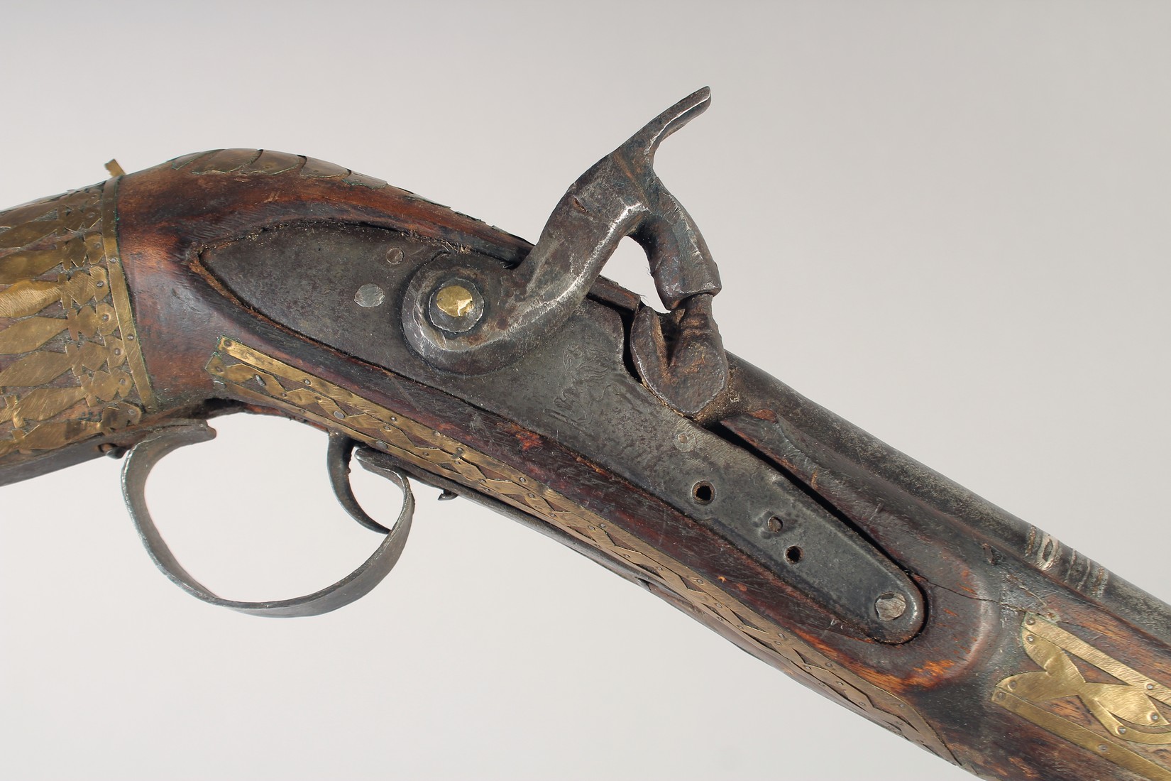 A LATE 19TH CENTURY AFGHAN JEZAIL TYPE RIFLE with later European percussion cap lock mechanism, - Image 5 of 11