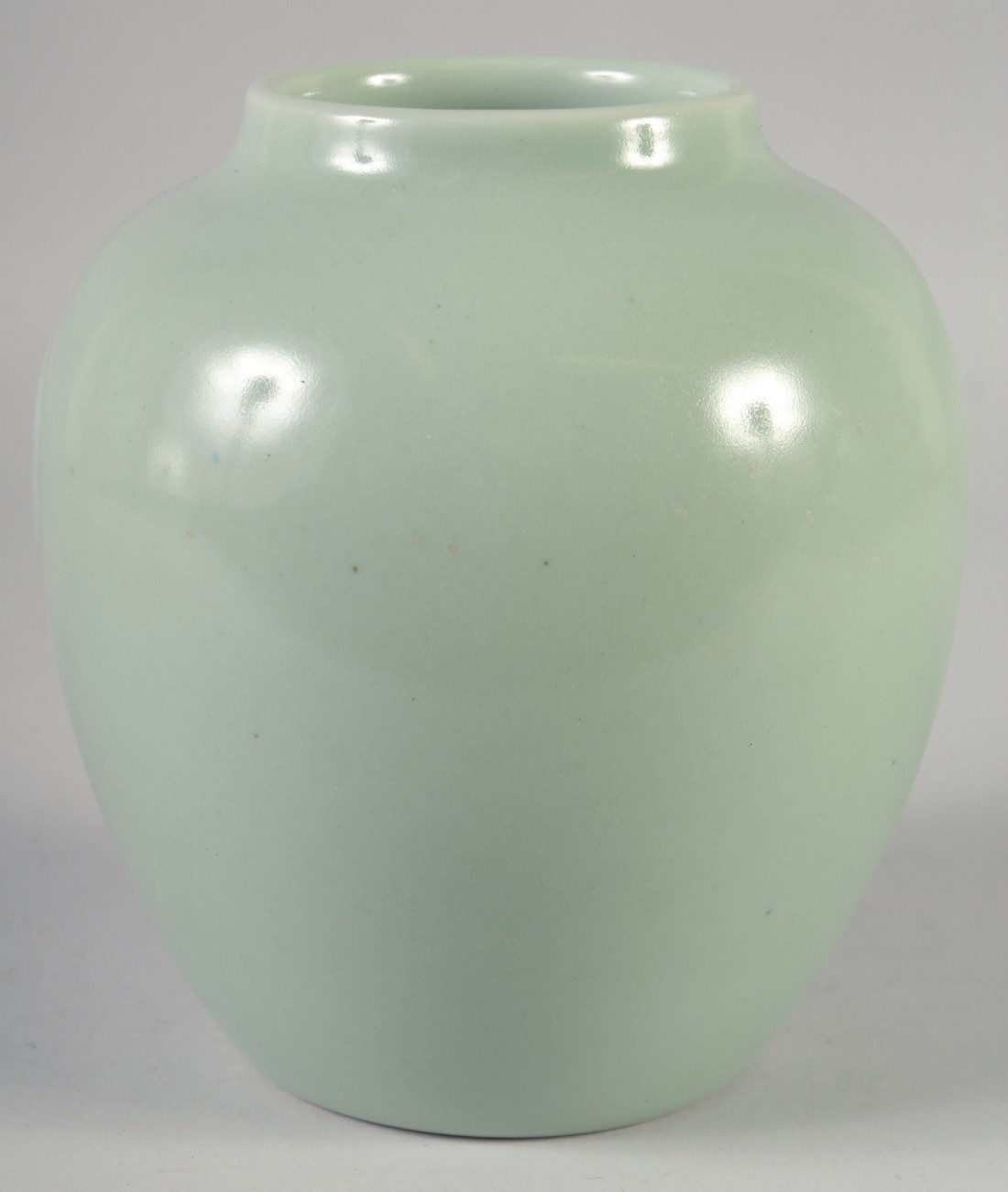 A CHINESE CELADON GLAZE PORCELAIN POT, with Daoguang mark to base, 19cm high. - Image 3 of 7