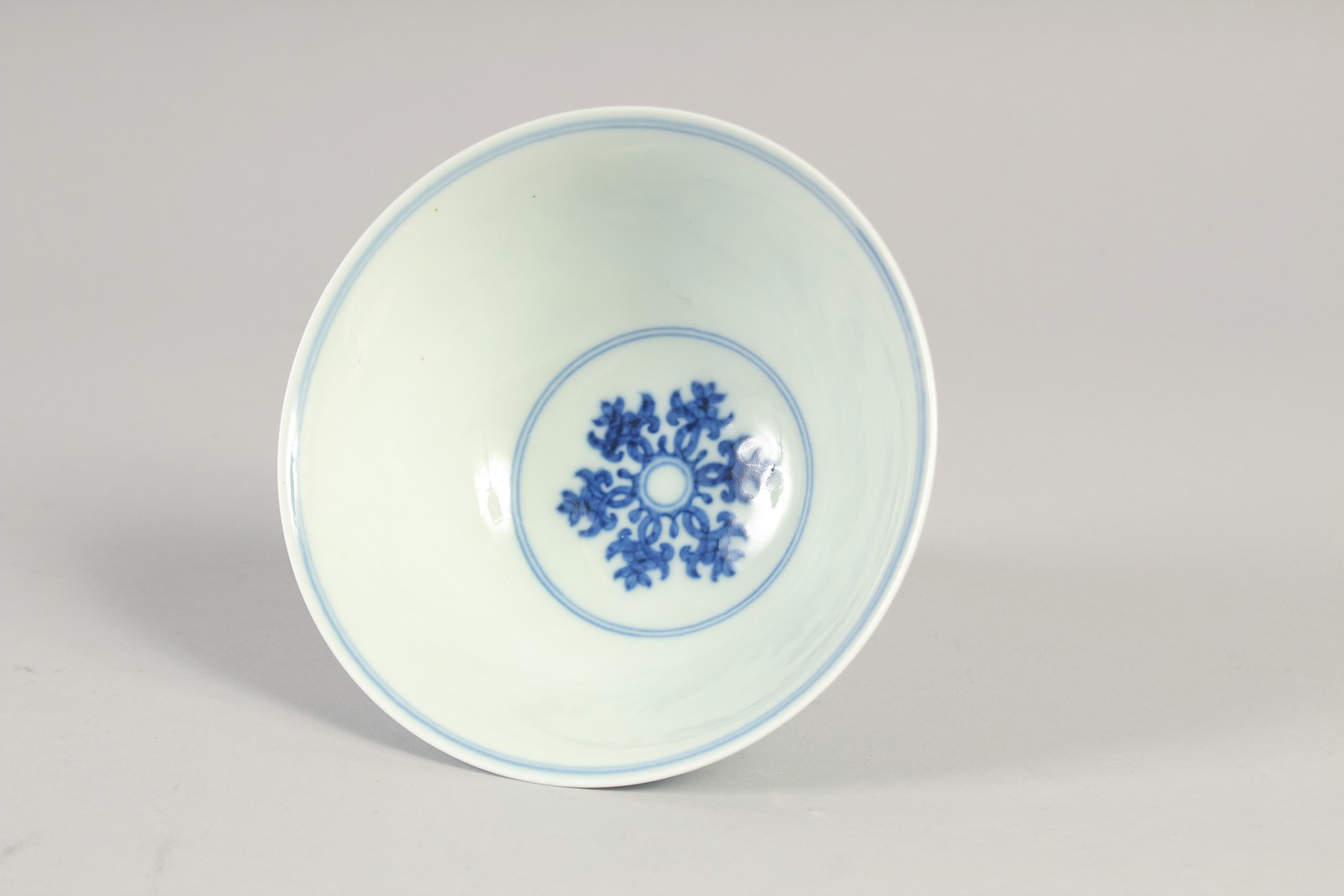 A CHINESE BLUE AND WHITE PORCELAIN 'KUI DRAGON' STEM CUP, six-character mark to inner foot rim, bowl - Image 4 of 6