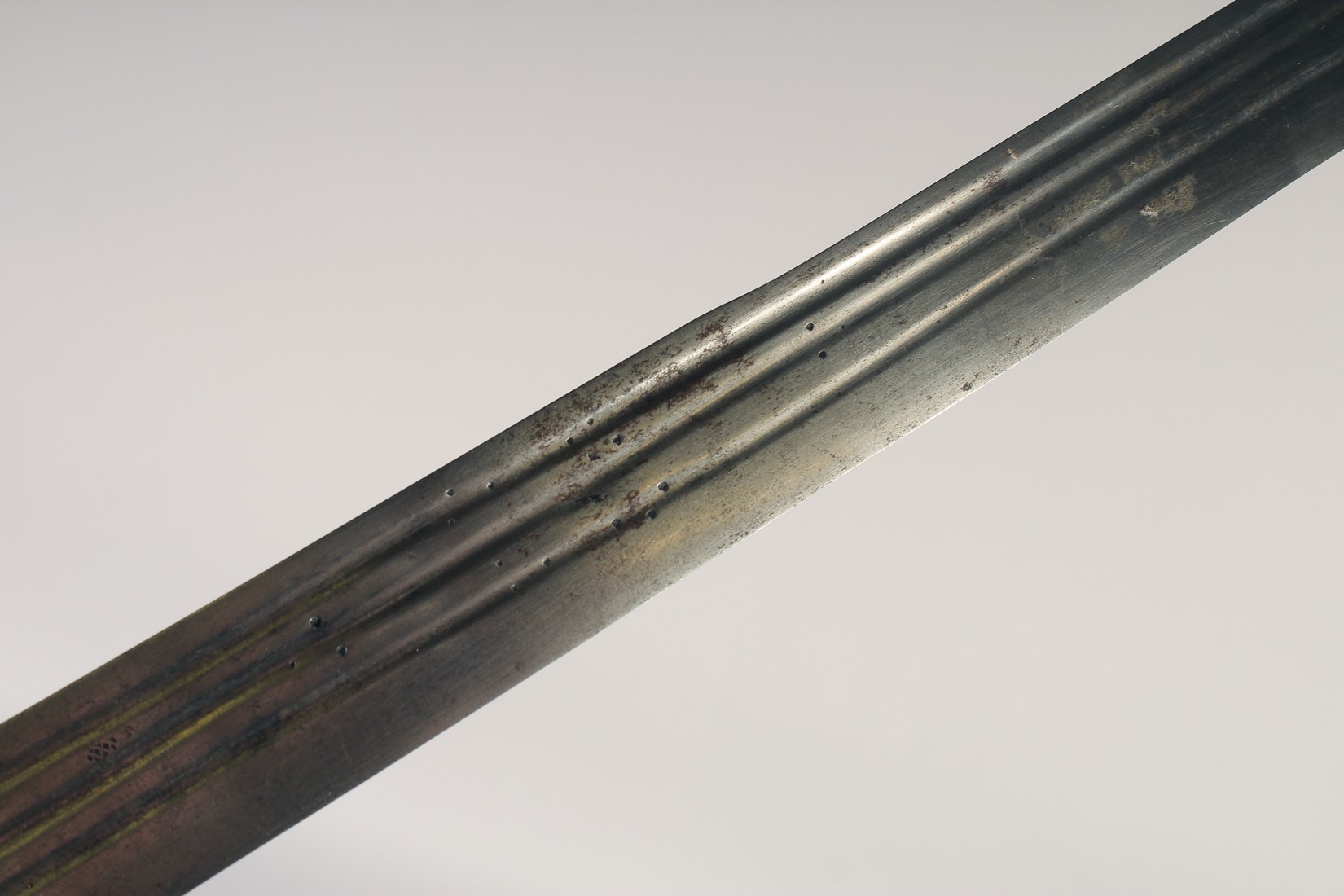 A SOUTH INDIAN MAYSORE SWORD, with single edge blade cut with three narrow fullers, silver gilt hilt - Image 5 of 5