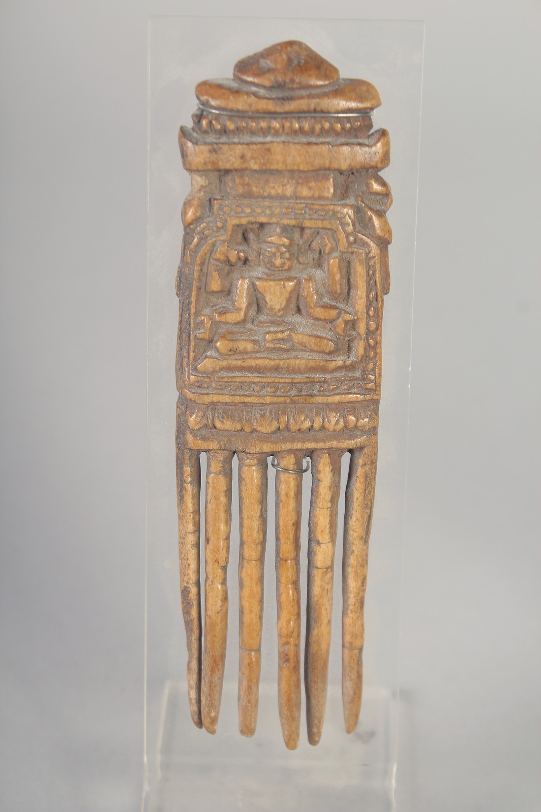 TWO 16TH-17TH CENTURY SOUTH INDIAN CARVED BONE COMBS, 13cm and 10.5cm, (2). - Image 2 of 4