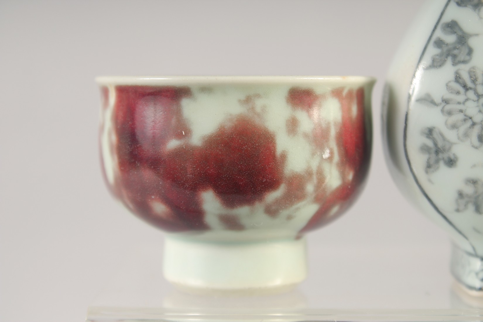 A GROUP OF THREE YUAN STYLE PORCELAIN ITEMS, comprising two cups and a vase, (3). - Image 3 of 6