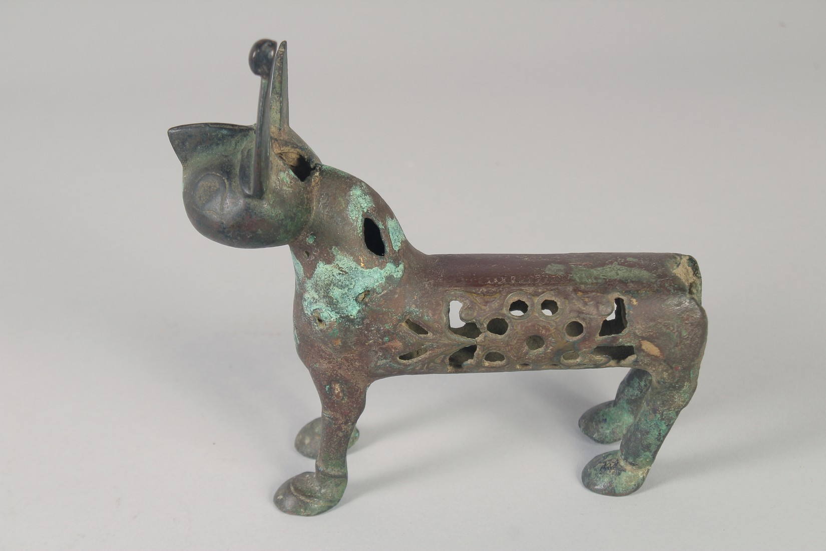 A 12TH-13TH CENTURY PERSIAN SELJUK KHURASAN BRONZE FELINE INCENSE BURNER, 17cm long. - Image 2 of 5