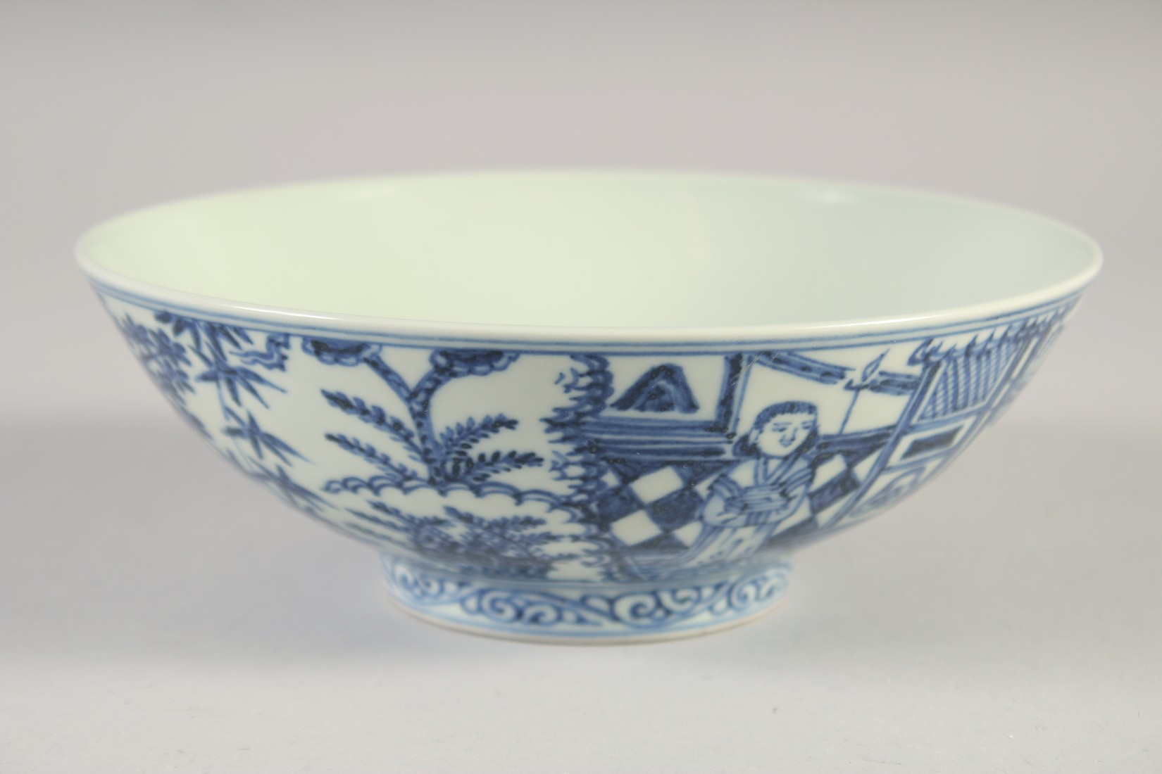 A CHINESE BLUE AND WHITE PORCELAIN BOWL, decorated with figures, four-character mark to base, 19cm - Image 3 of 6
