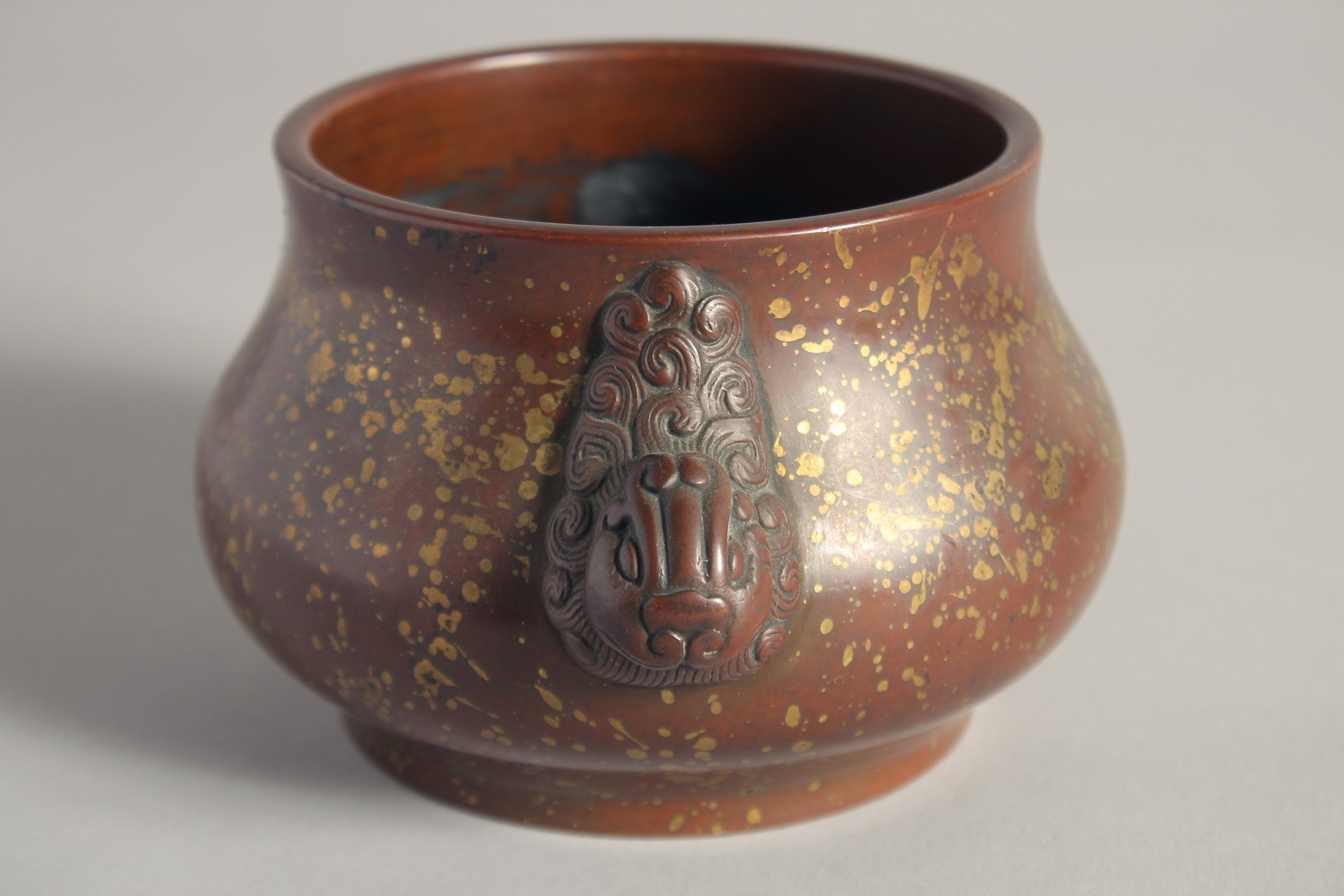 A CHINESE GOLD SPLASH BRONZE BOMBE CENSER, weighing 1.62Kg, the sides cast with double lion-head - Image 4 of 6