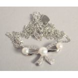 A SILVER PEARL SET RIBBON NECKLACE.