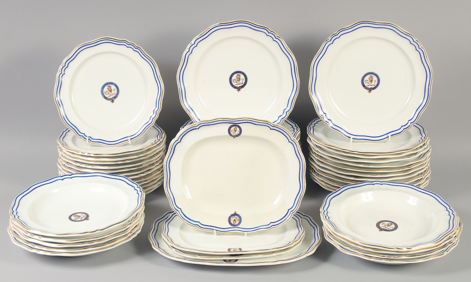 A GOOD ARMORIAL DANIEL PORCELAIN PART DINNER SERVICE with blue and gilt crest, "SIMPLEX MUN