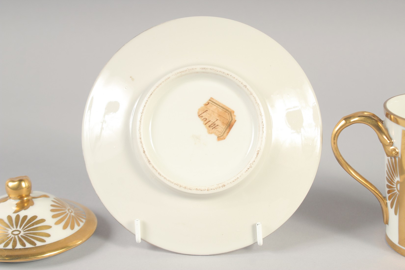 A 19TH CENTURY PARIS PORCELAIN COVERED CHOCOLATE CUP AND STAND, the saucer and cup each with two - Image 6 of 8