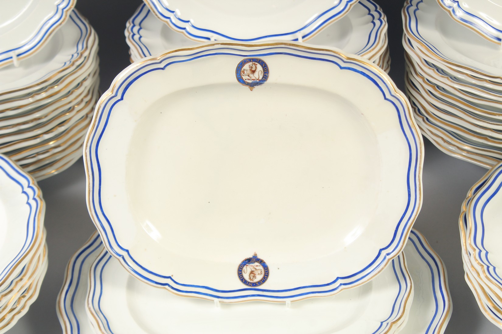 A GOOD ARMORIAL DANIEL PORCELAIN PART DINNER SERVICE with blue and gilt crest, "SIMPLEX MUN - Image 8 of 10