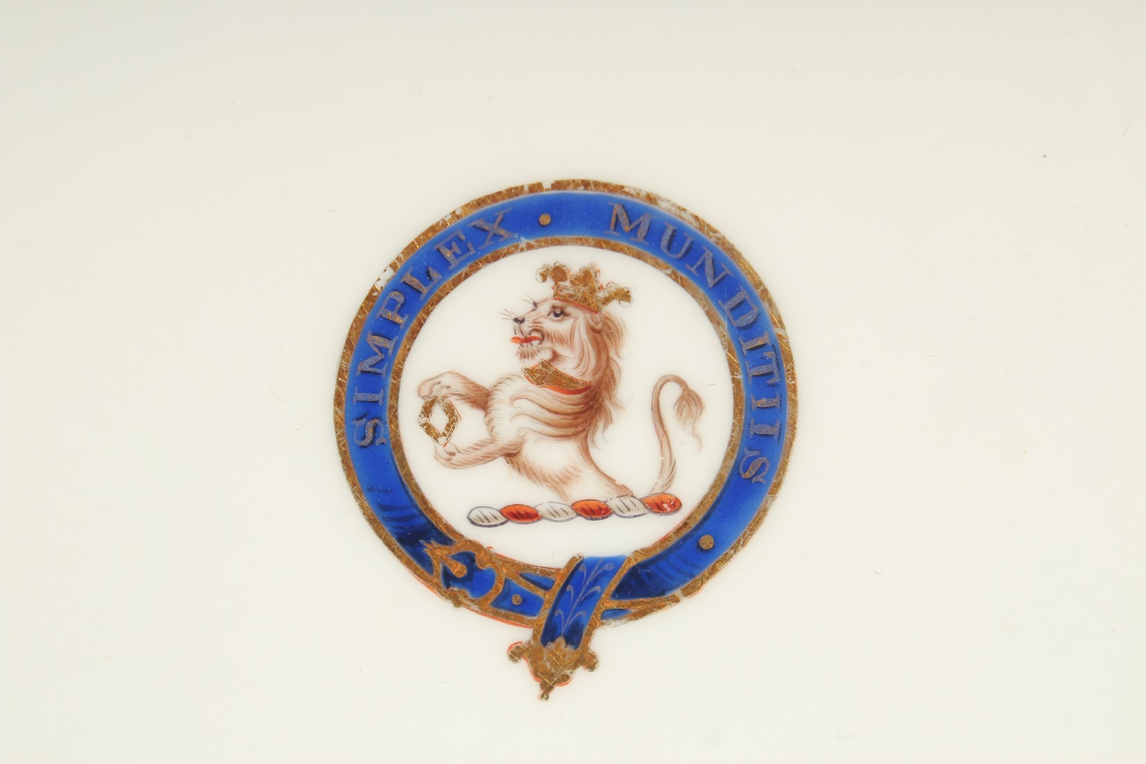 A GOOD ARMORIAL DANIEL PORCELAIN PART DINNER SERVICE with blue and gilt crest, "SIMPLEX MUN - Image 9 of 10