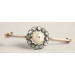 A 14CT GOLD AND PLATINUM PEARL AND DIAMOND BAR BROOCH.