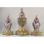 A SUPERB 19TH CENTURY FRENCH IMARI PORCELAIN AND GILT BRONZE THREE PIECE CLOCK GARNITURE by H