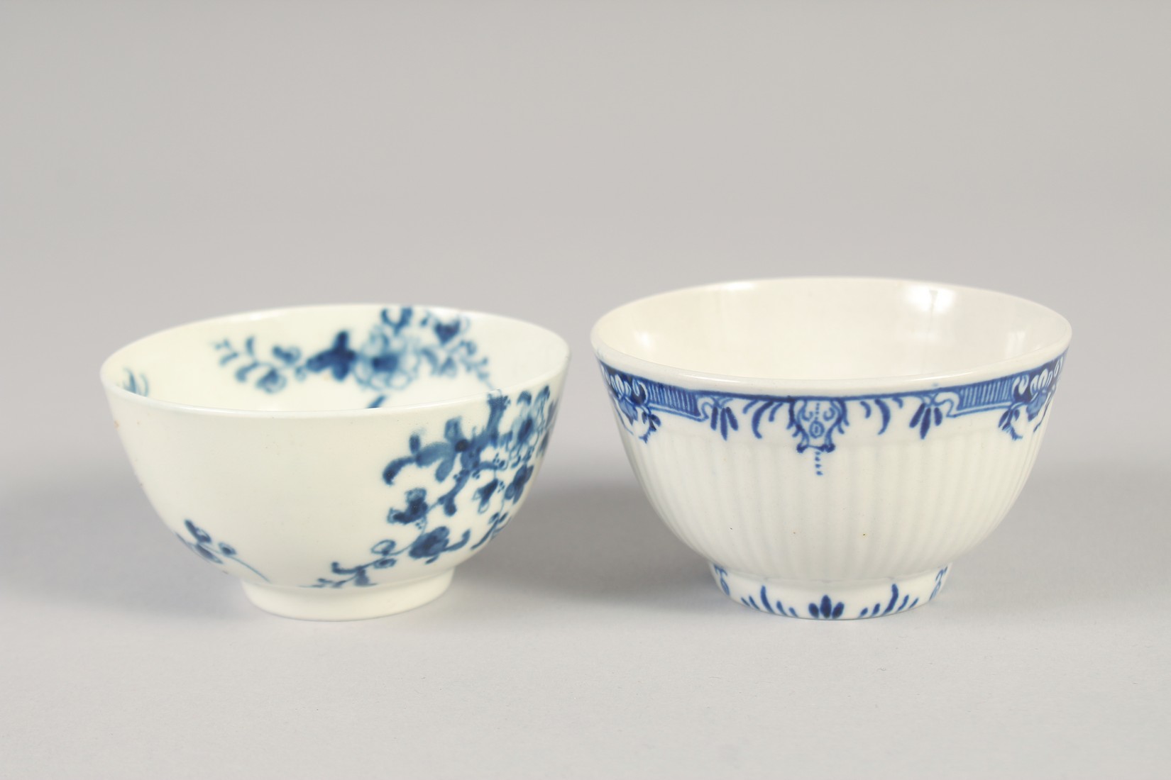 AN 18TH CENTURY WORCESTER TEA BOWL AND SAUCER painted with Prunus Root and a ribbed tea bowl and - Image 5 of 7