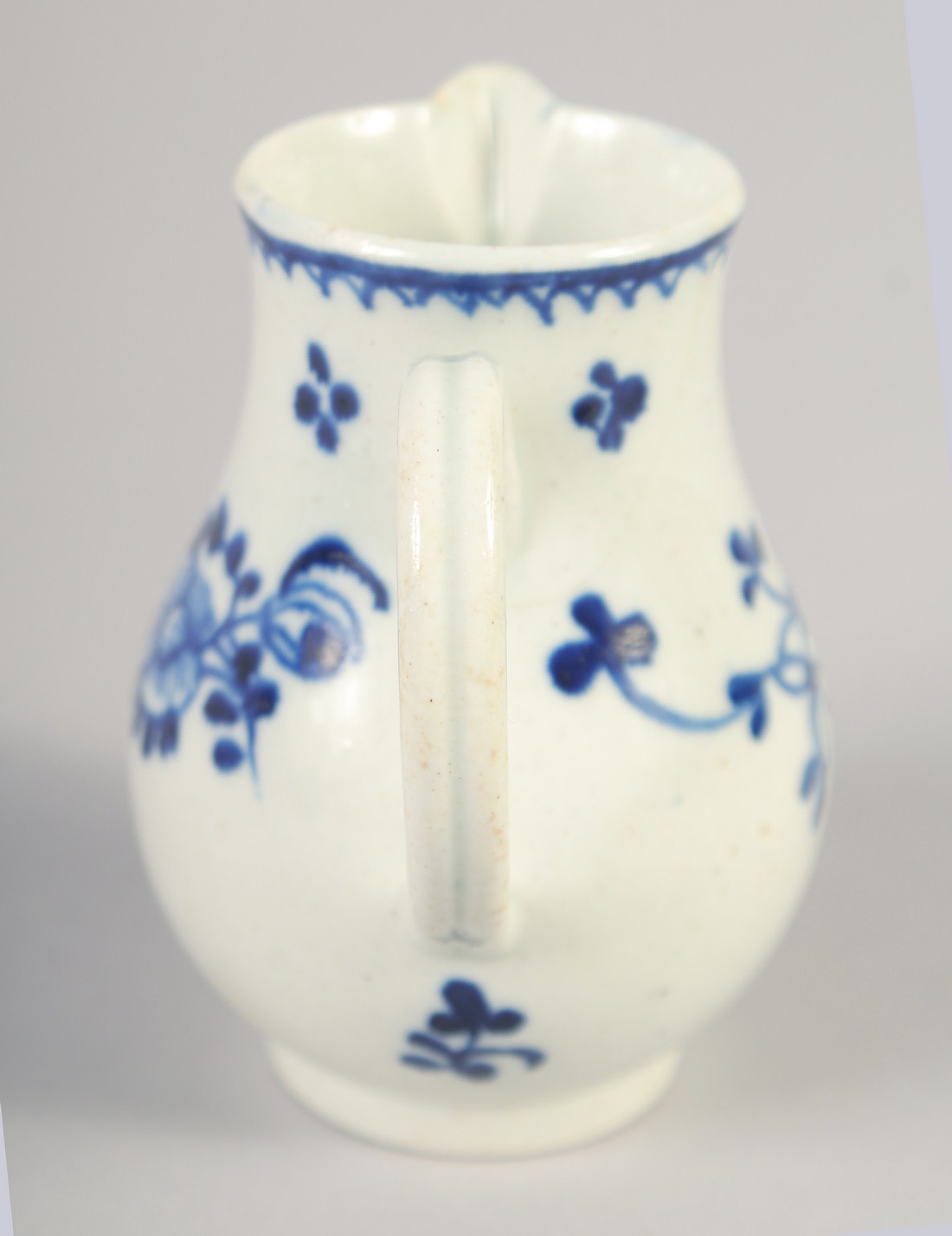 AN 18TH CENTURY LIVERPOOL JUG painted in underglaze blue with flowers with external line and loop - Image 4 of 6