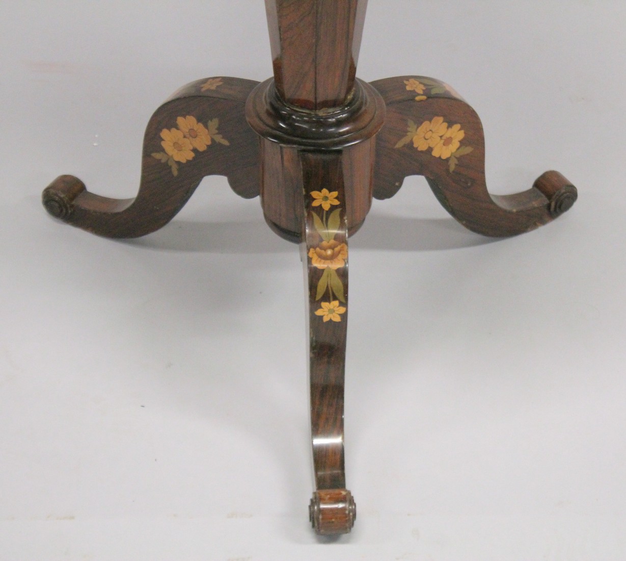 A GOOD 19TH CENTURY IRISH TILT TOP ROSEWOOD AND MARQUETRY OCTAGONAL TOP TRIPOD TABLE with star and - Image 3 of 4