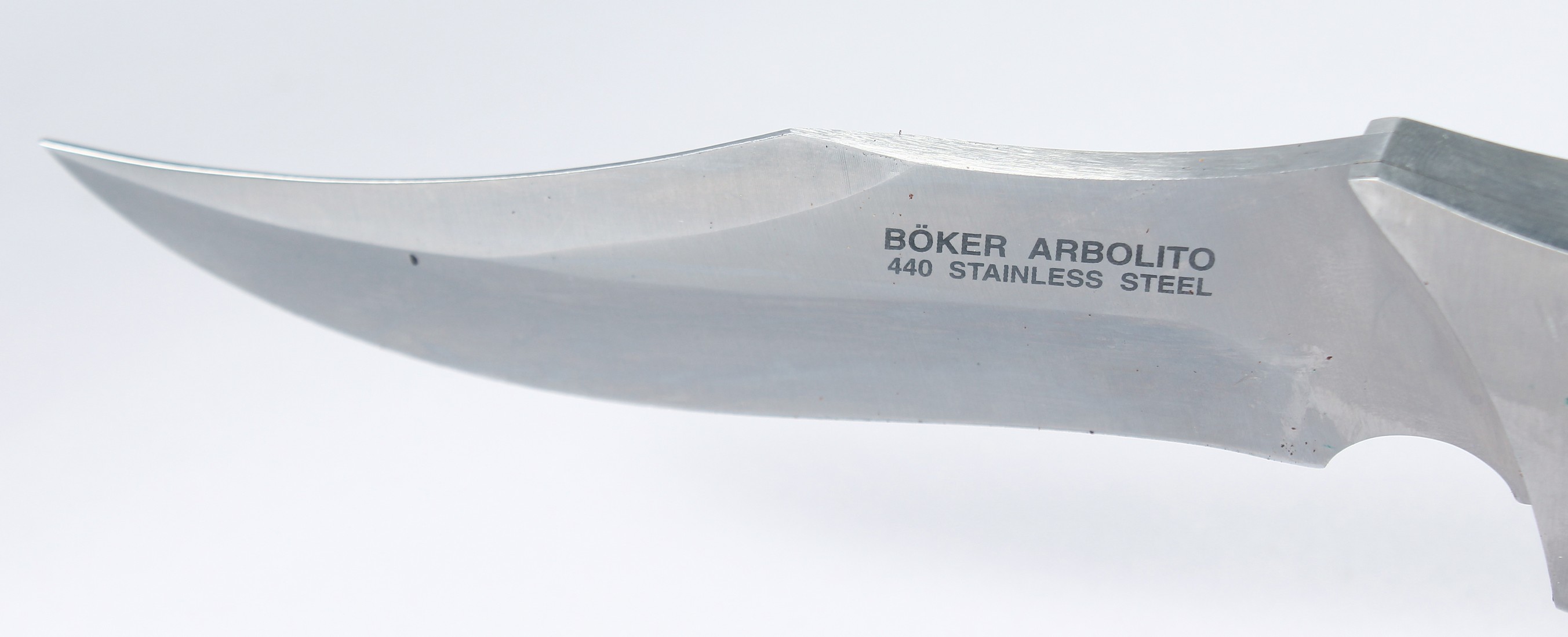 A BOKER 440 STAINLESS STEEL KNIFE, with a wooden handle, 11" long, in a leather case. - Image 2 of 4