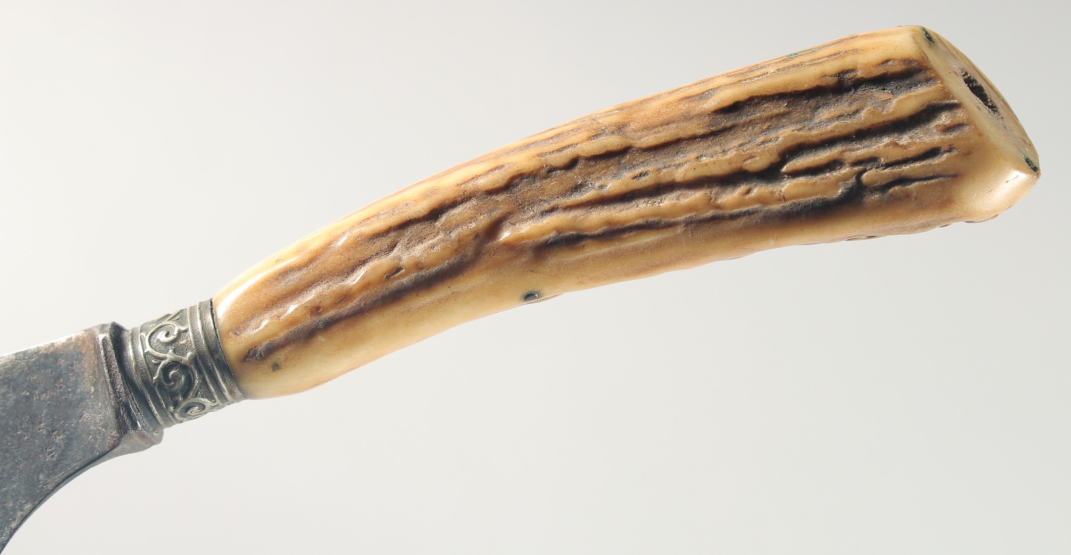 THREE VARIOUS ANTLER HANDLED KNIVES. - Image 7 of 7