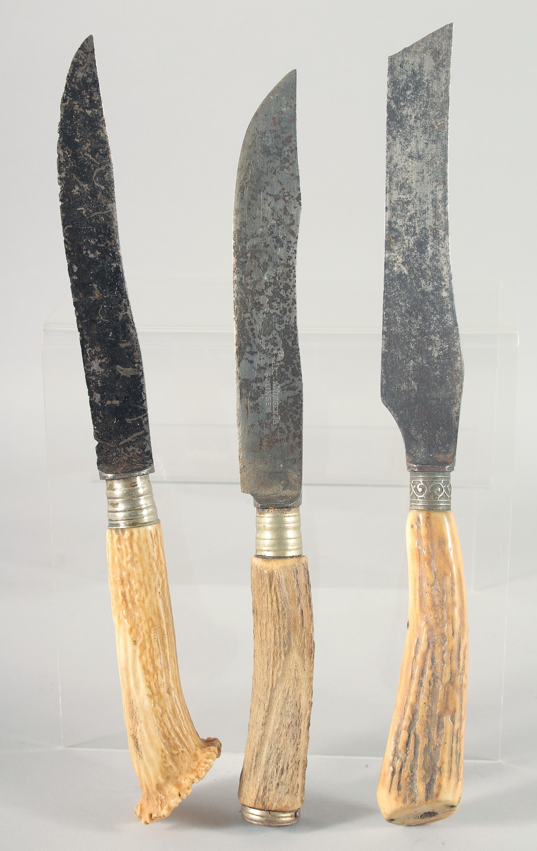 THREE VARIOUS ANTLER HANDLED KNIVES.