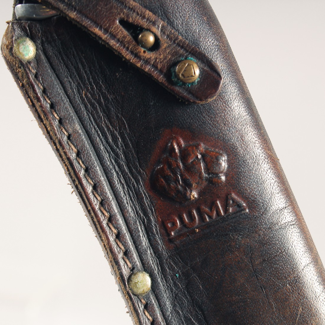 AN AUTO MESSER PUMA KNIFE, with wooden handle, 10" long, in a leather sheath. - Image 5 of 5