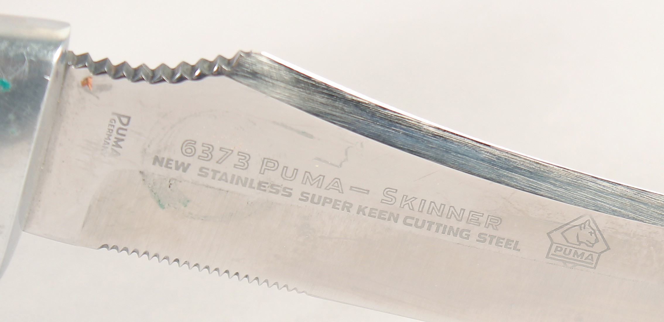 THE 637 PUMA-SKINNER KNIFE WITH SUPER KEEN CUTTING STEEL, with antler handle, in a leather sheath, - Image 3 of 5