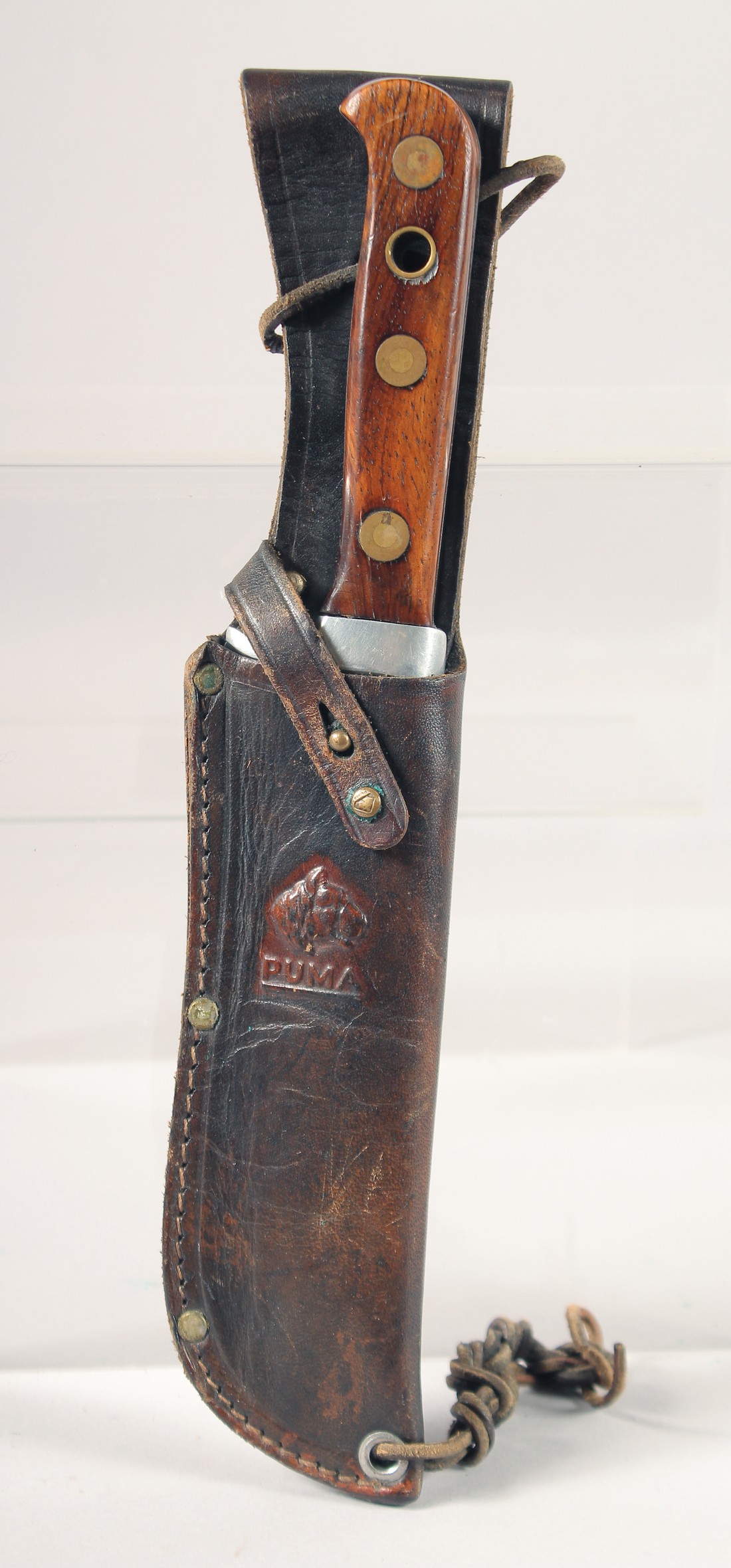 AN AUTO MESSER PUMA KNIFE, with wooden handle, 10" long, in a leather sheath. - Image 4 of 5