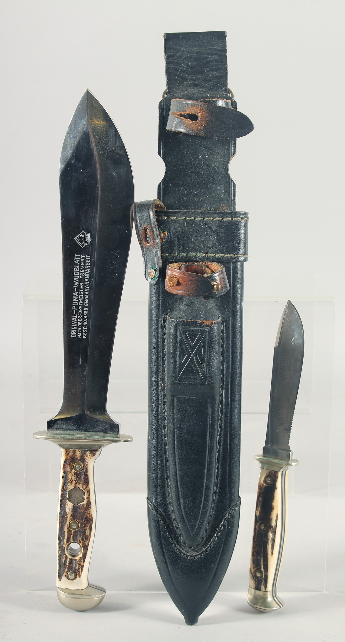 ORIGINAL-PUMA-WAIDBLATT KNIFE AND PUMA NIKER VOM WAIDBESTECK KNIFE, both with antler handles 12"