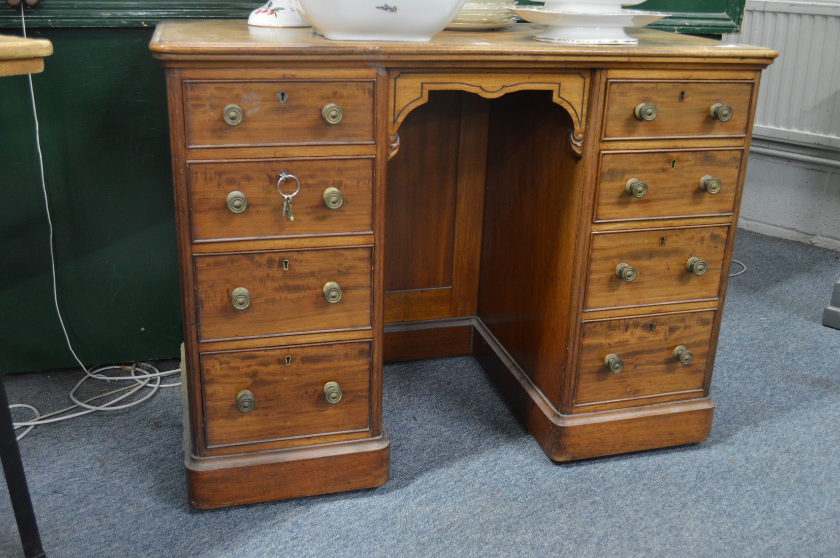 A good Georgian style mahogany kneehole pedestal desk.