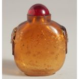 A CHINESE AMBER COLOUR GLASS SNUFF BOTTLE AND STOPPER. 8cm high.