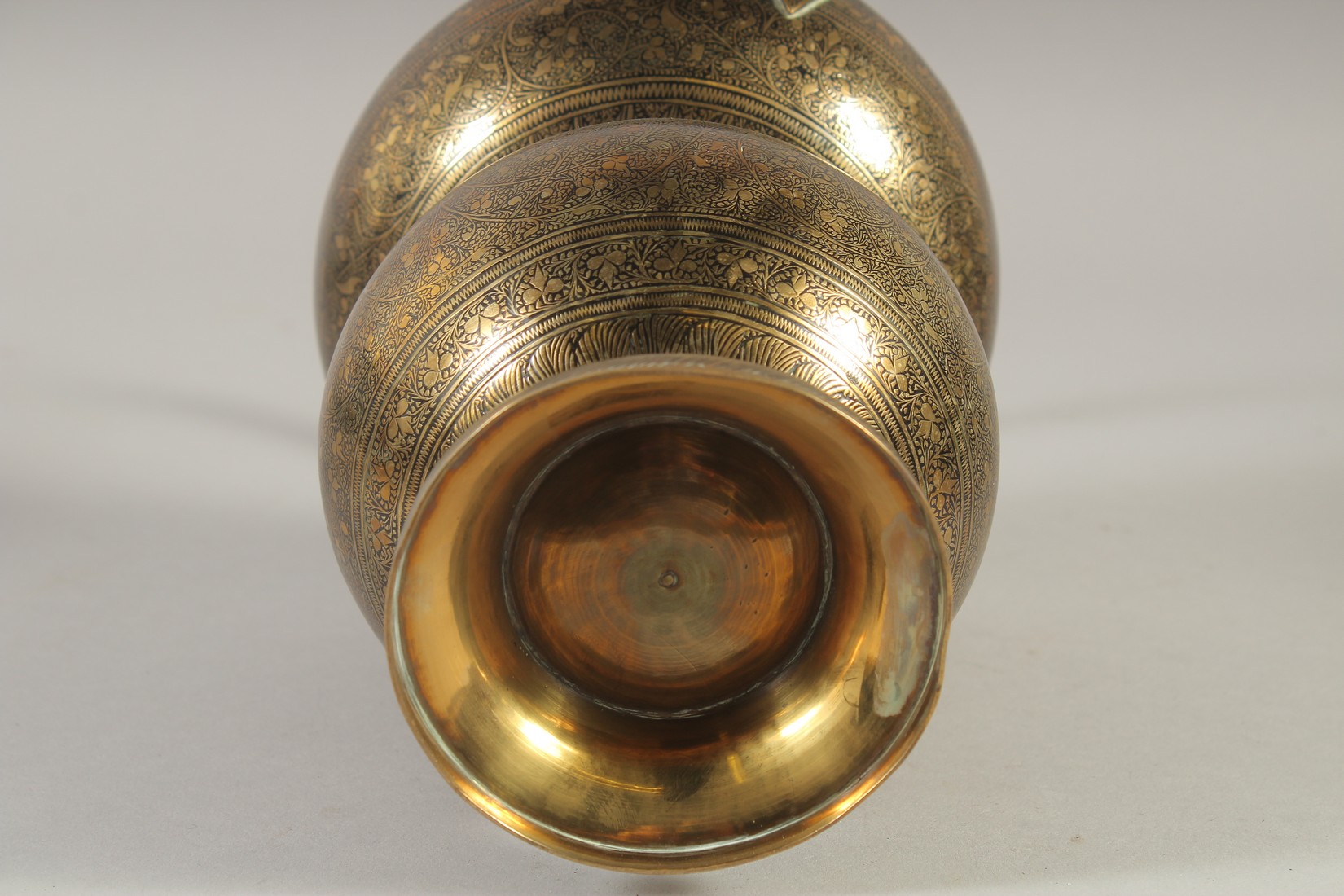 AN ENGRAVED BRASS SPITTOON, 29cm high. - Image 6 of 6