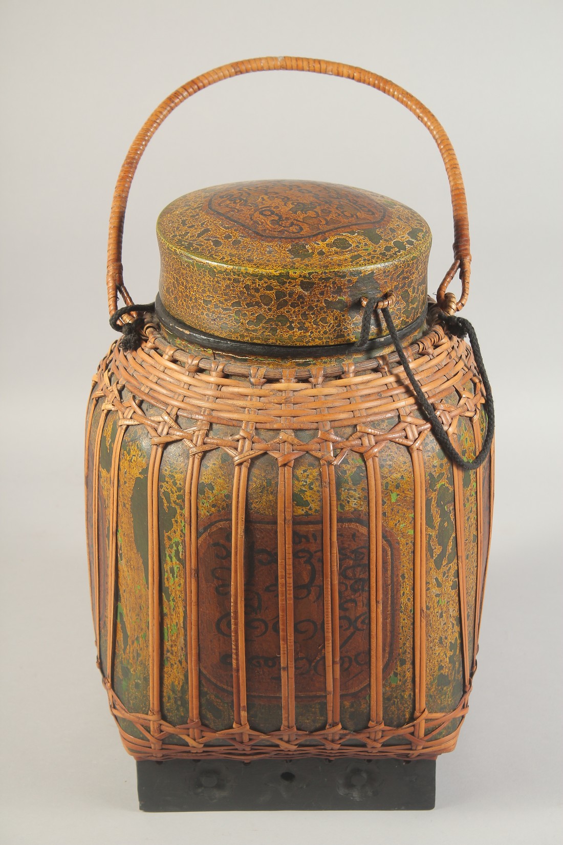 A MID-CENTURY LACQUER AND BAMBOO CONTAINER, together with an Indian enamelled metal dish - 58cm - Image 4 of 4