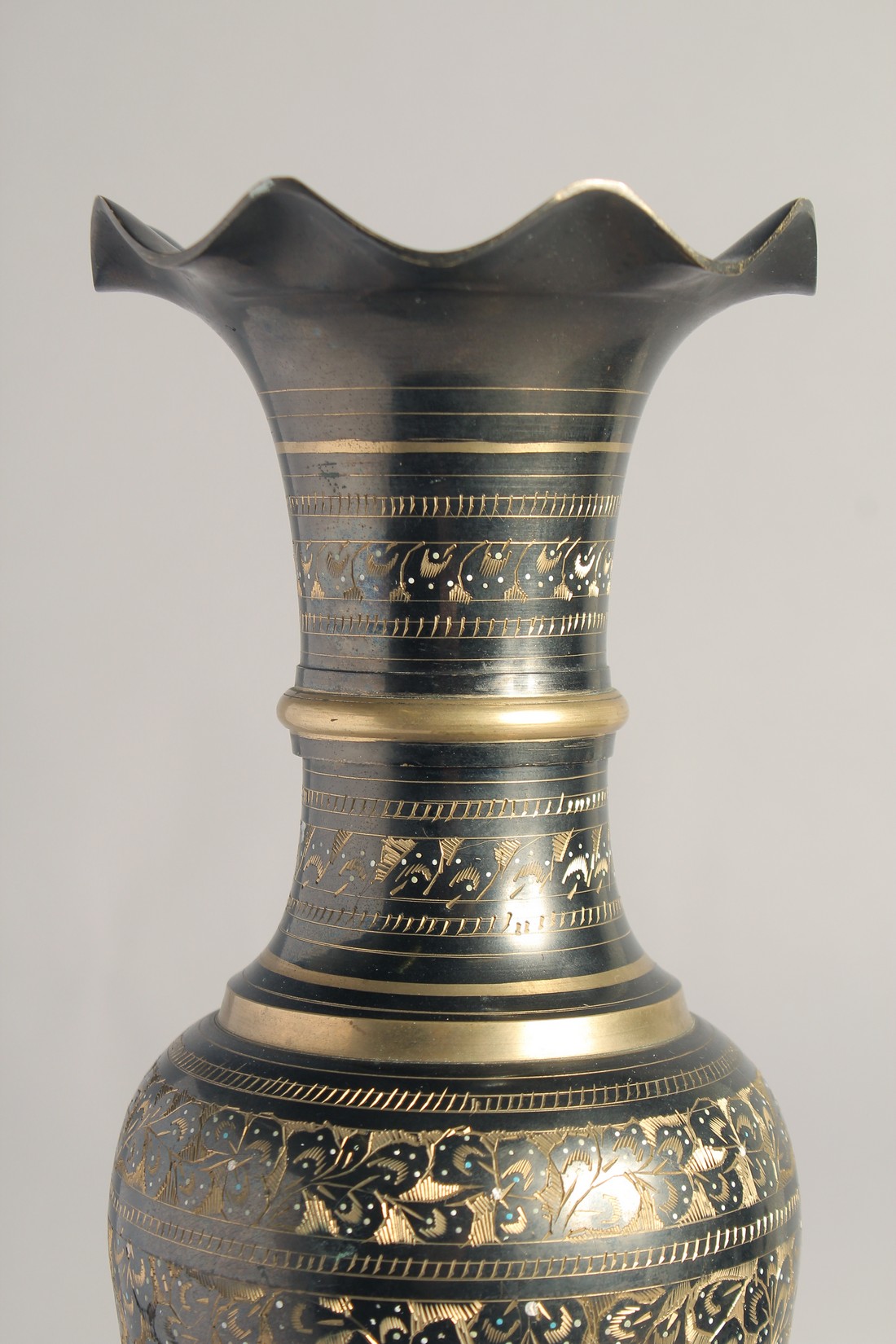A FINE INDIAN METAL VASE, with engraved decoration, 40.5cm high. - Image 5 of 8