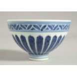 A CHINESE MING STYLE BLUE AND WHITE CUP, 9cm diameter.