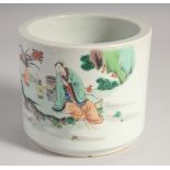 A CHINESE FAMILLE VERTE PORCELAIN BRUSH POT, painted with figures in an outdoor setting, 14cm high.