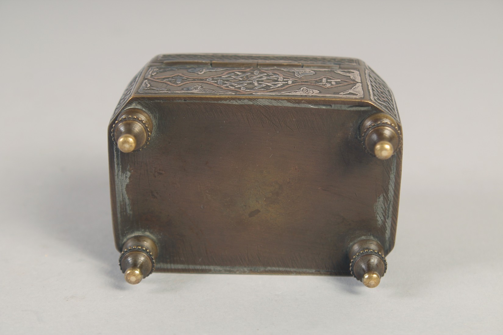 A SYRIAN MINIATURE BRASS BOX, with hinged lid, 7cm x 4.5cm. - Image 7 of 7